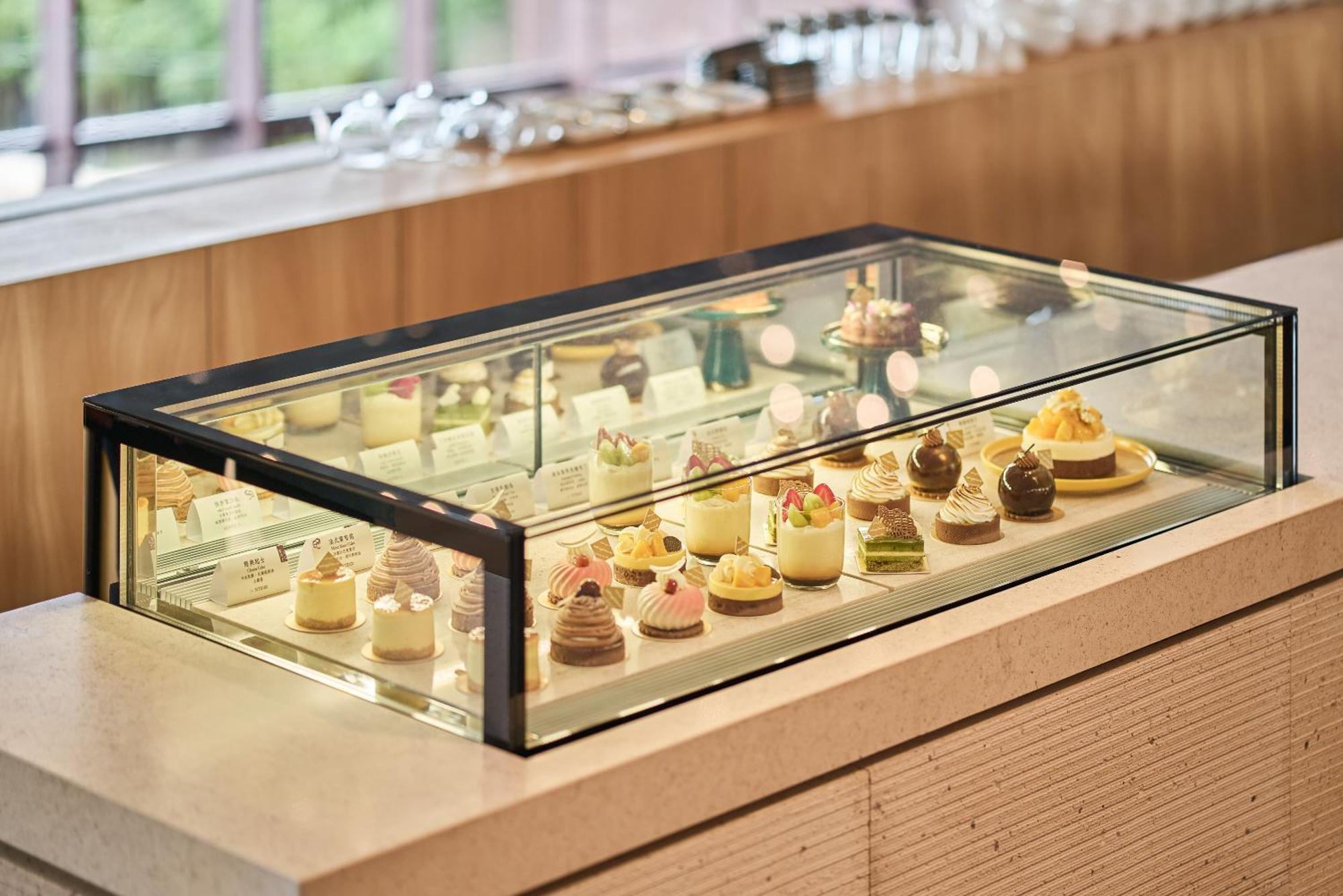 Hotel Royal Chiao Hsi Jiaoxi Eksteriør bilde A pastry display case